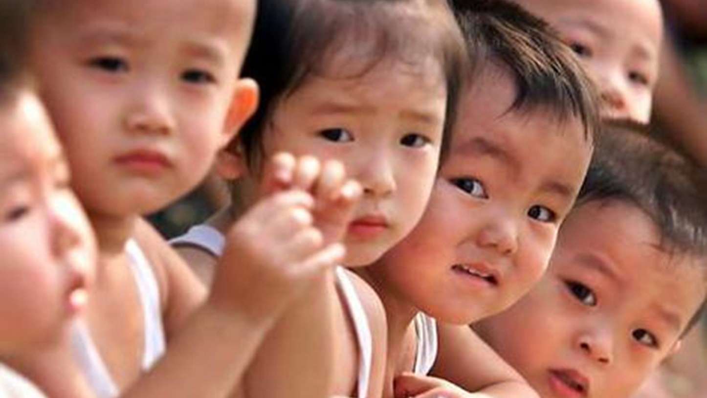 Hãy yêu thương mọi trẻ em, gái cũng như trai, lành lặn hay khuyết tật.